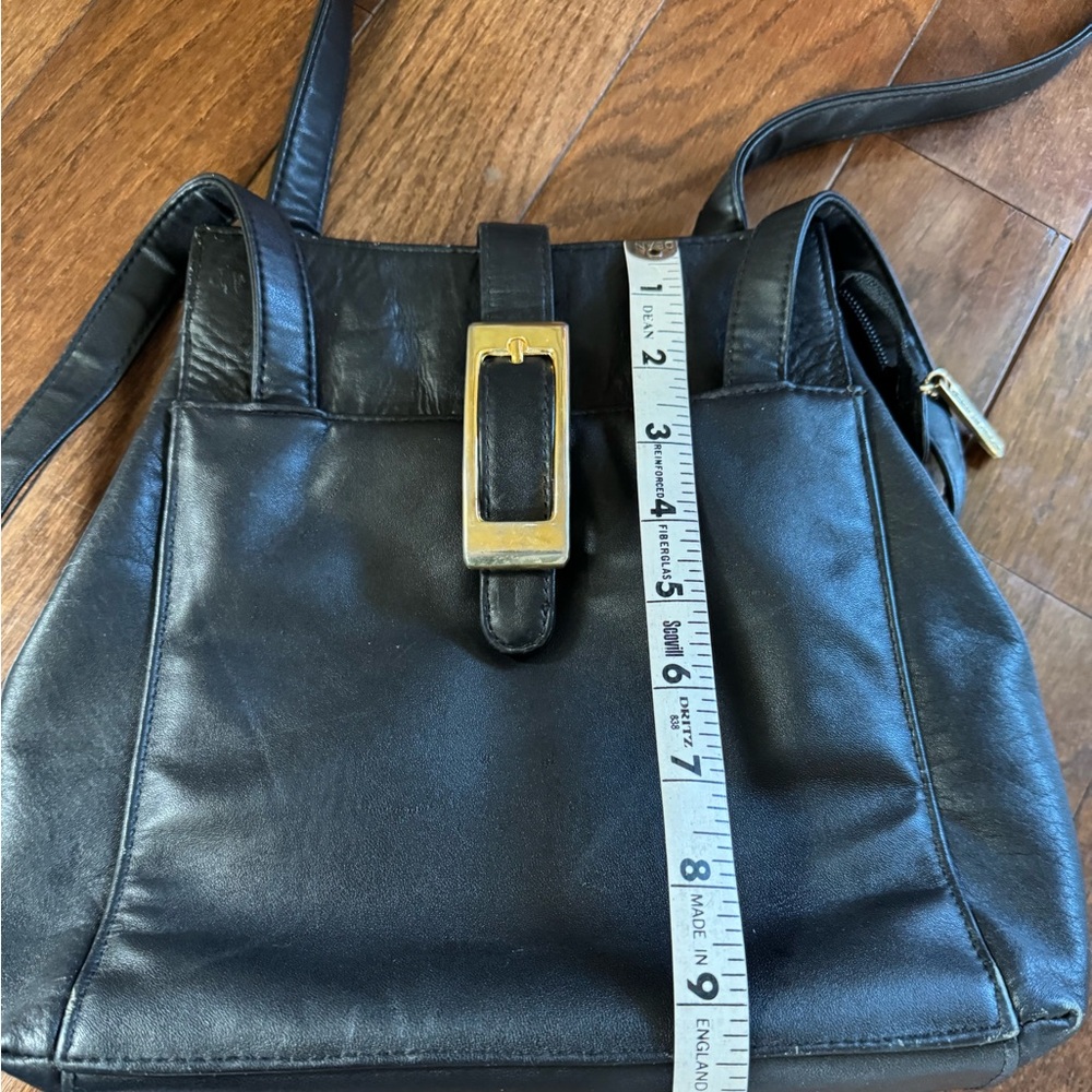 Laura Scott Black shoulder bag with front and back outer pockets, snap closure. - Picture 4 of 12